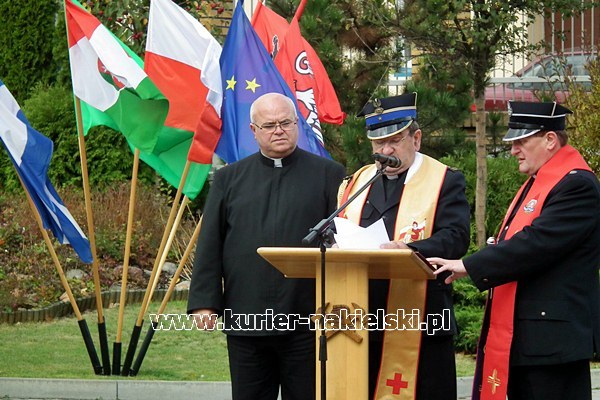 Sprzęt i wyróżnienia dla strażaków.