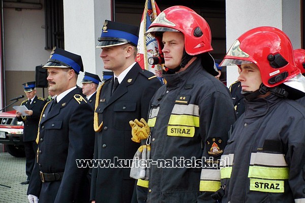 Sprzęt i wyróżnienia dla strażaków.