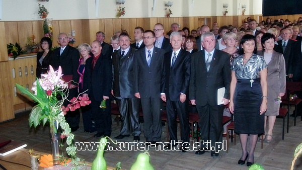 Powiatowe obchody Dnia Edukacji Narodowej w Samostrzelu.