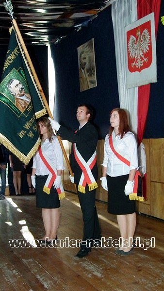 Powiatowe obchody Dnia Edukacji Narodowej w Samostrzelu.