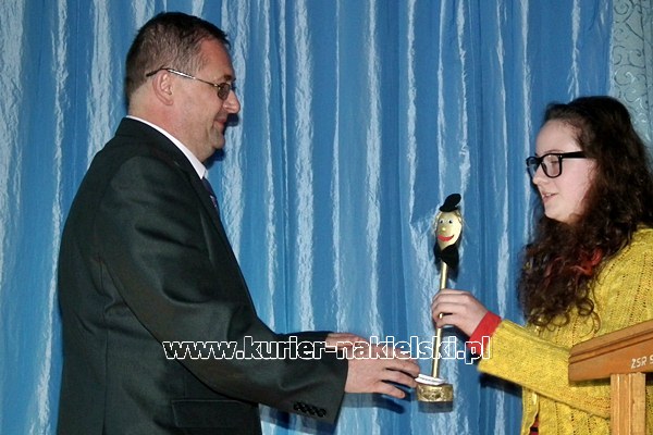 Powiatowe obchody Dnia Edukacji Narodowej w Samostrzelu.