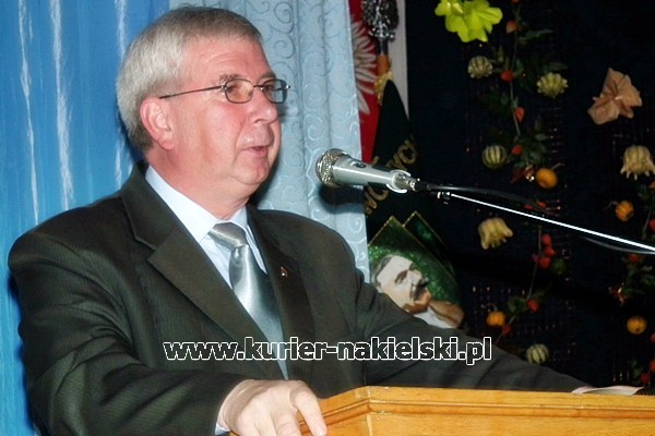 Powiatowe obchody Dnia Edukacji Narodowej w Samostrzelu.