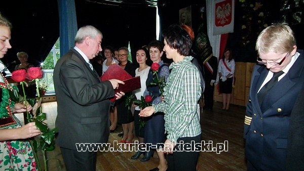 Powiatowe obchody Dnia Edukacji Narodowej w Samostrzelu.