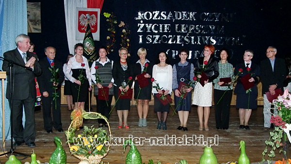 Powiatowe obchody Dnia Edukacji Narodowej w Samostrzelu.