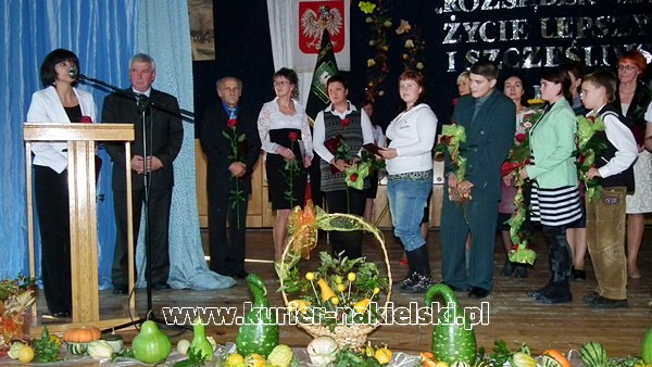 Powiatowe obchody Dnia Edukacji Narodowej w Samostrzelu.