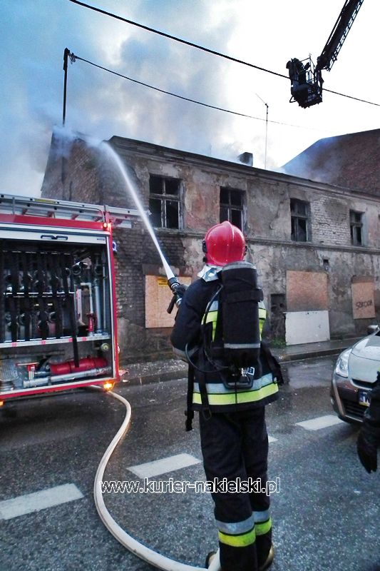 Pożar kamienicy w Nakle nad Notecią i balotów w Turze.