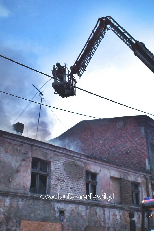Pożar kamienicy w Nakle nad Notecią i balotów w Turze.