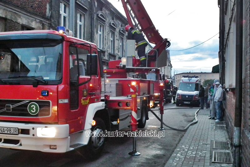 Pożar kamienicy w Nakle nad Notecią i balotów w Turze.