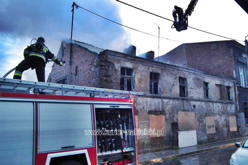 Pożar kamienicy w Nakle nad Notecią i balotów w Turze.