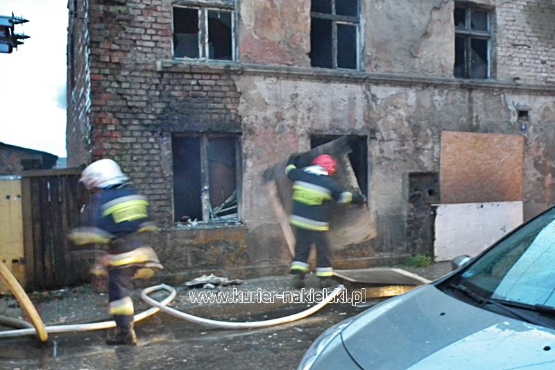 Pożar kamienicy w Nakle nad Notecią i balotów w Turze.