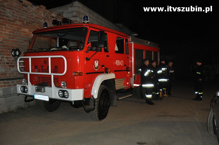 Płonąca fontanna 2 w Korytarzyku - happening Macieja i Tomka