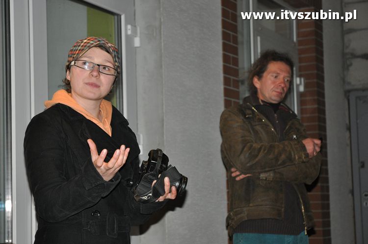 Płonąca fontanna 2 w Korytarzyku - happening Macieja i Tomka