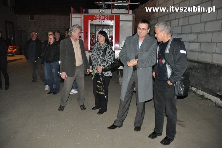 Płonąca fontanna 2 w Korytarzyku - happening Macieja i Tomka