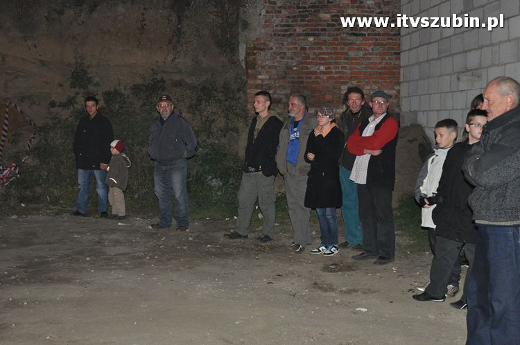 Płonąca fontanna 2 w Korytarzyku - happening Macieja i Tomka