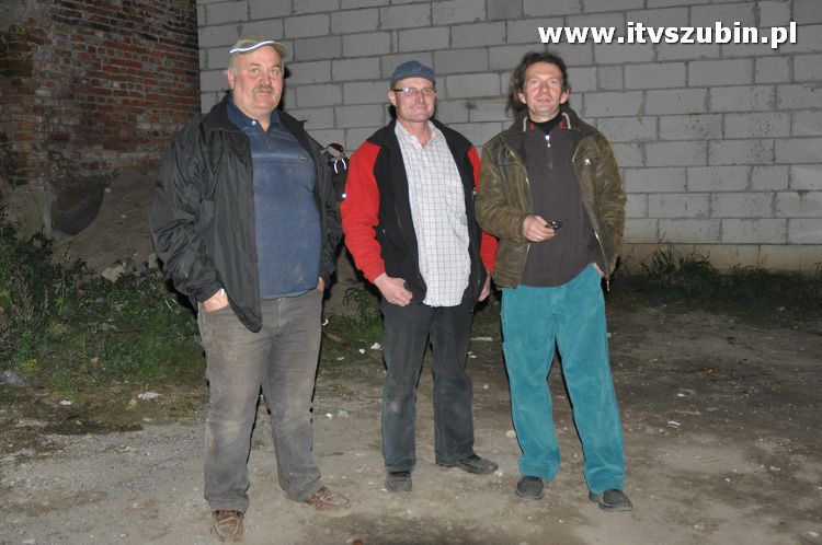 Płonąca fontanna 2 w Korytarzyku - happening Macieja i Tomka