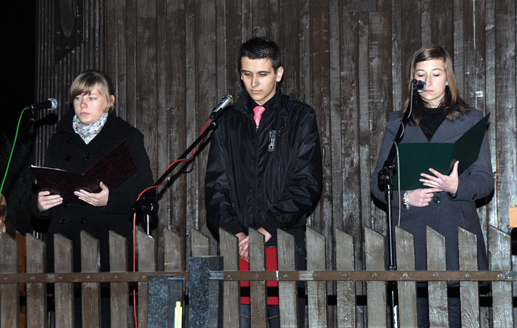 Wyjątkowy wieczór poezji i muzyki na cmentarzu szubińskim.