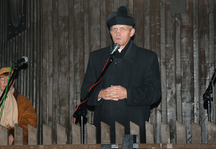 Wyjątkowy wieczór poezji i muzyki na cmentarzu szubińskim.