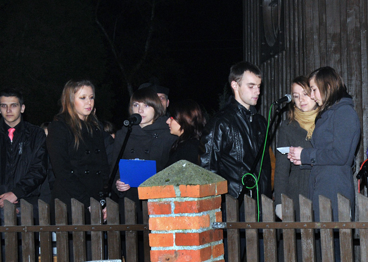 Wyjątkowy wieczór poezji i muzyki na cmentarzu szubińskim.