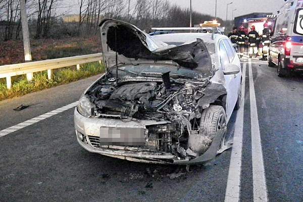 Kolizja na dziesiątce w okolicy stacji paliw przed Trzeciewnicą