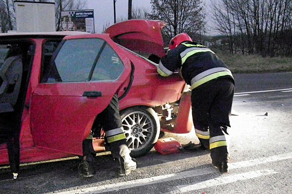 Kolizja na dziesiątce w okolicy stacji paliw przed Trzeciewnicą