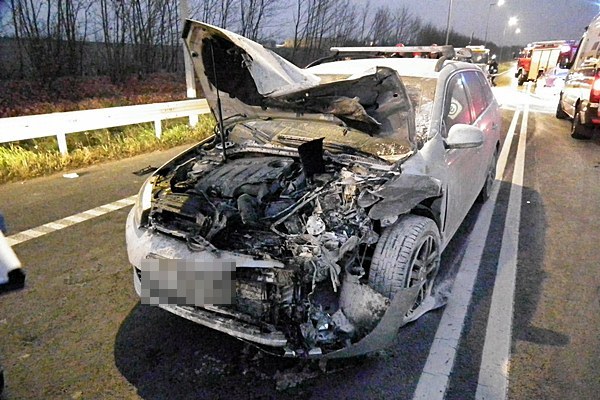 Kolizja na dziesiątce w okolicy stacji paliw przed Trzeciewnicą