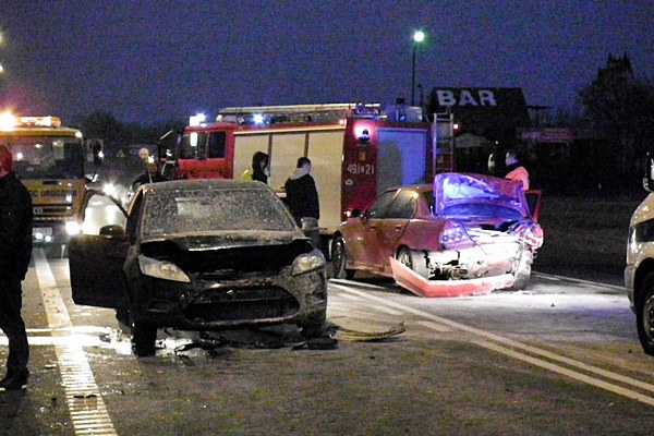 Kolizja na dziesiątce w okolicy stacji paliw przed Trzeciewnicą