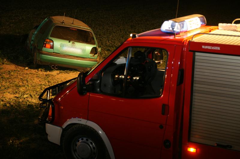 Dachowanie w Mycielewie, poszkodowanych odwieziono do szpitala.