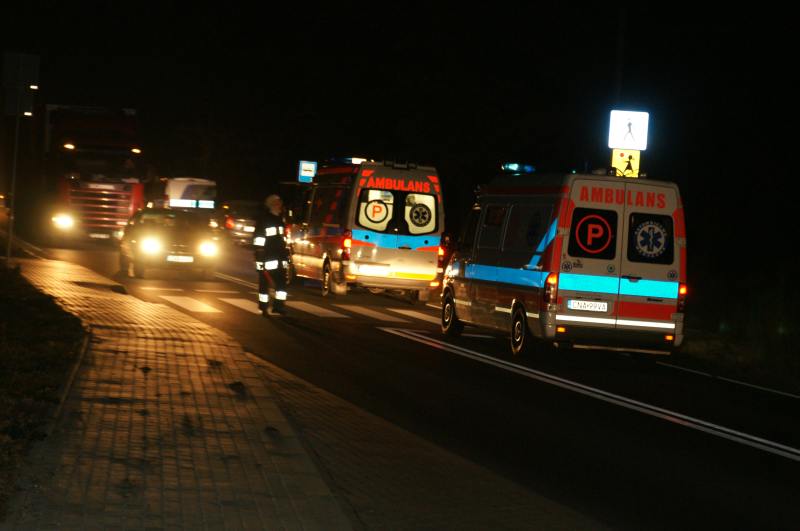 Dachowanie w Mycielewie, poszkodowanych odwieziono do szpitala.