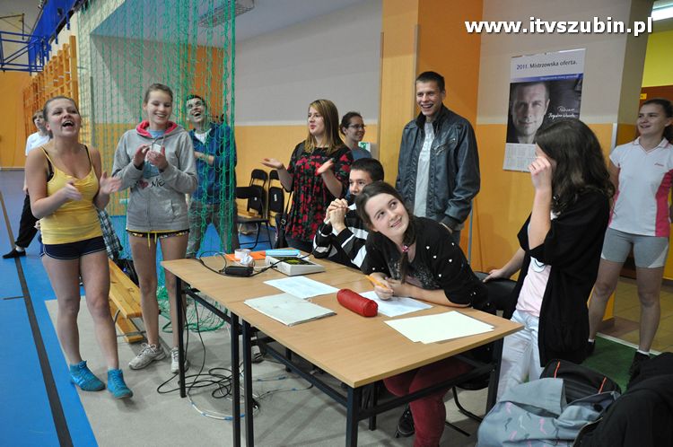 Mistrzostwa I LO w Szubinie w piłce siatkowej drużyn mieszanych