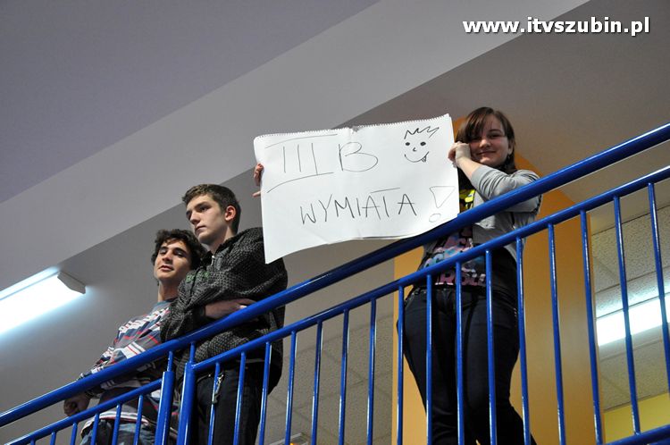 Mistrzostwa I LO w Szubinie w piłce siatkowej drużyn mieszanych