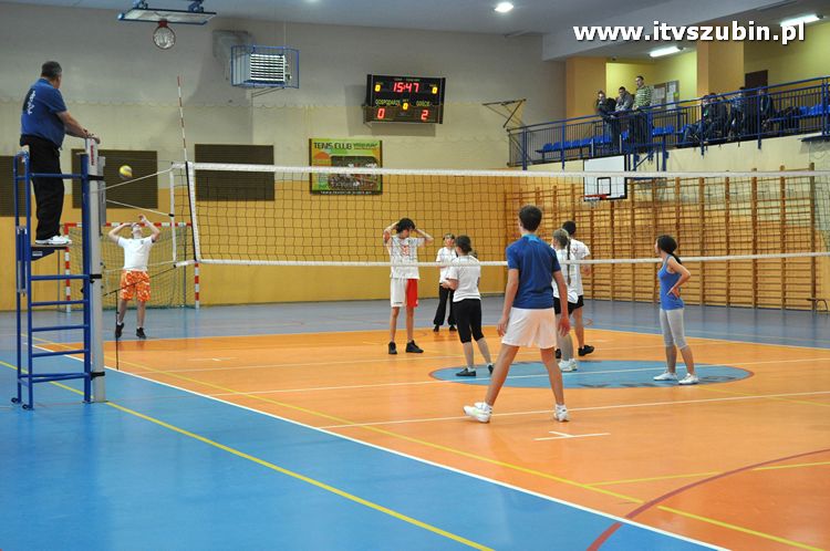 Mistrzostwa I LO w Szubinie w piłce siatkowej drużyn mieszanych