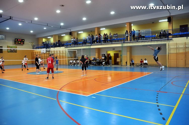 Mistrzostwa I LO w Szubinie w piłce siatkowej drużyn mieszanych