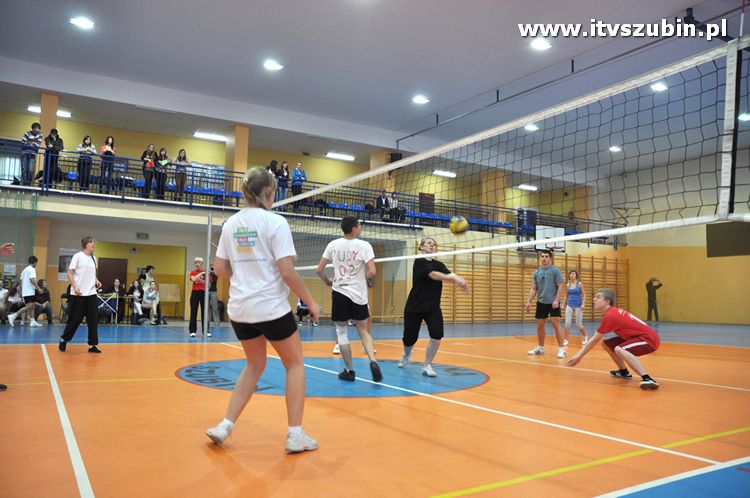 Mistrzostwa I LO w Szubinie w piłce siatkowej drużyn mieszanych