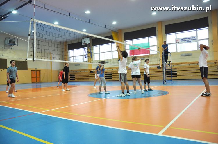 Mistrzostwa I LO w Szubinie w piłce siatkowej drużyn mieszanych