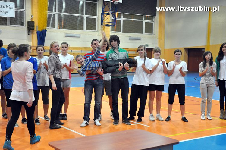 Mistrzostwa I LO w Szubinie w piłce siatkowej drużyn mieszanych