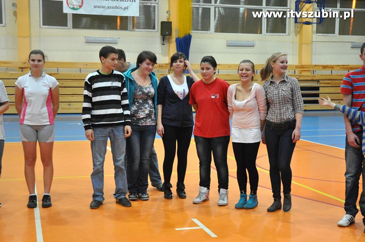 Mistrzostwa I LO w Szubinie w piłce siatkowej drużyn mieszanych
