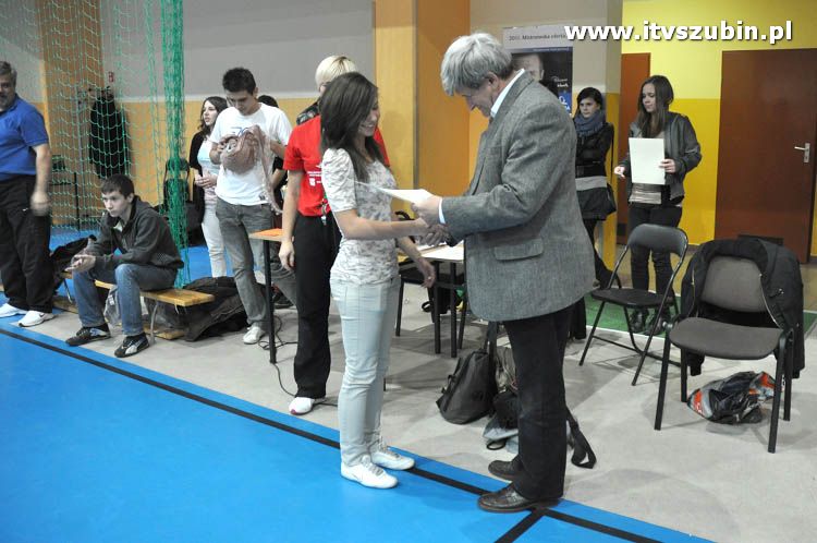 Mistrzostwa I LO w Szubinie w piłce siatkowej drużyn mieszanych