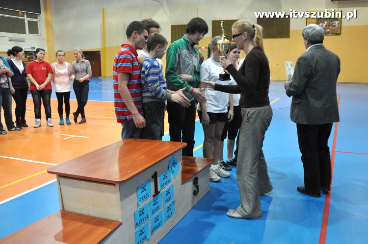 Mistrzostwa I LO w Szubinie w piłce siatkowej drużyn mieszanych