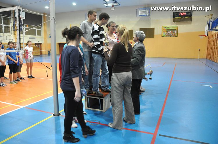 Mistrzostwa I LO w Szubinie w piłce siatkowej drużyn mieszanych