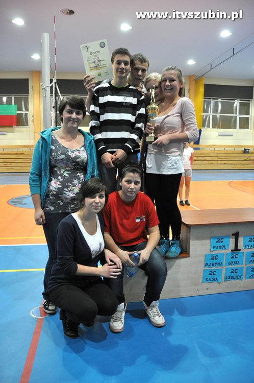 Mistrzostwa I LO w Szubinie w piłce siatkowej drużyn mieszanych
