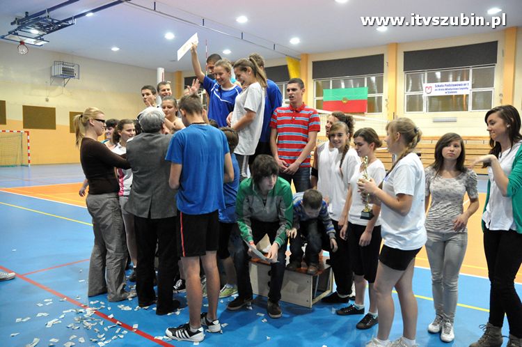 Mistrzostwa I LO w Szubinie w piłce siatkowej drużyn mieszanych