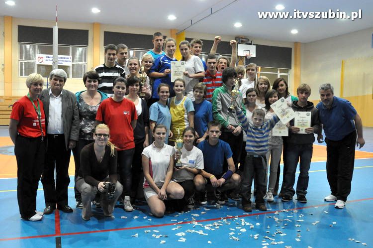 Mistrzostwa I LO w Szubinie w piłce siatkowej drużyn mieszanych