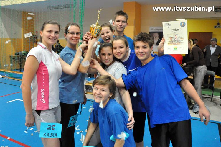 Mistrzostwa I LO w Szubinie w piłce siatkowej drużyn mieszanych