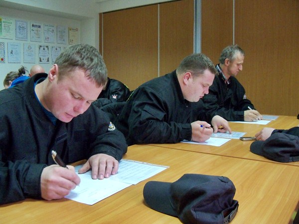 Egzamin kierowców-konserwatorów sprzętu ratowniczego OSP i strażaków-ratowników OSP.