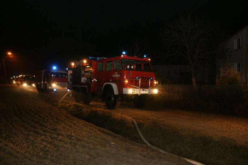 Pożar obory w Miastowicach. Poparzonego gospodarza odwieziono do szpitala