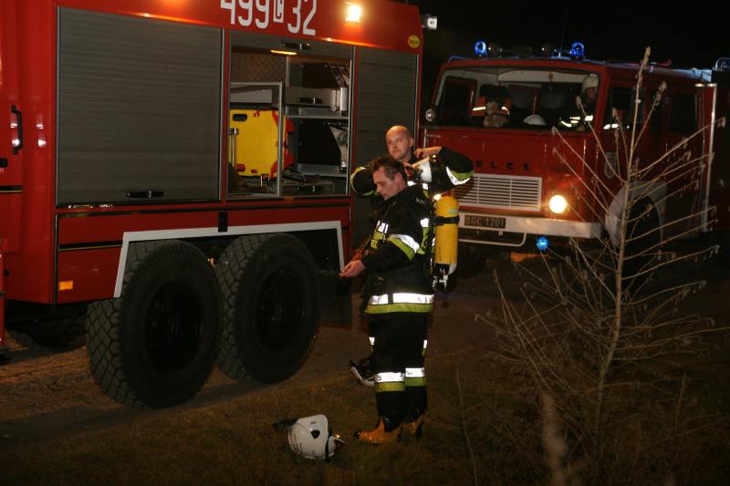 Pożar obory w Miastowicach. Poparzonego gospodarza odwieziono do szpitala