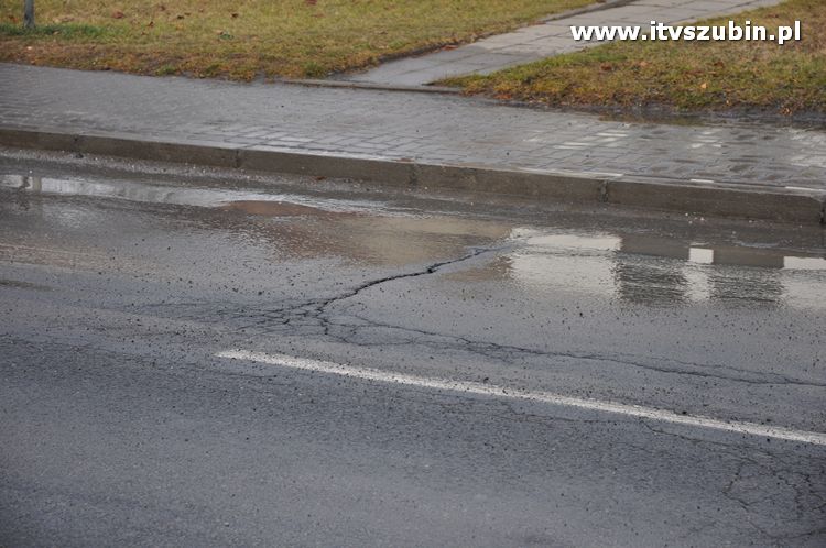 Awaria sieci wodociągowej na ulicy Nakielskiej