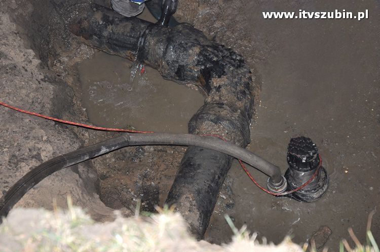 Awaria sieci wodociągowej na ulicy Nakielskiej