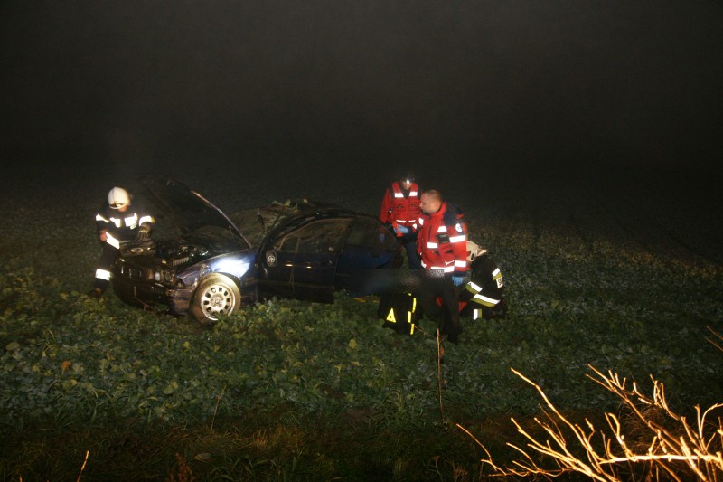 Dachowanie we mgle na drodze z Iwna do Łankowic