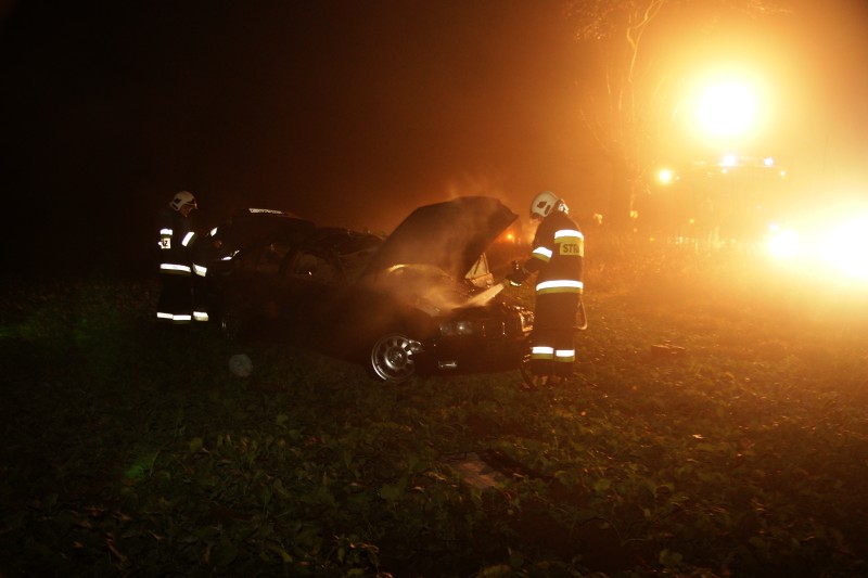 Dachowanie we mgle na drodze z Iwna do Łankowic